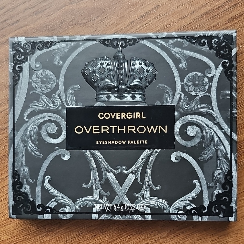 New COVERGIRL Overthrown Eyeshadow Palette Royalty Collection Queen Smokey Eye